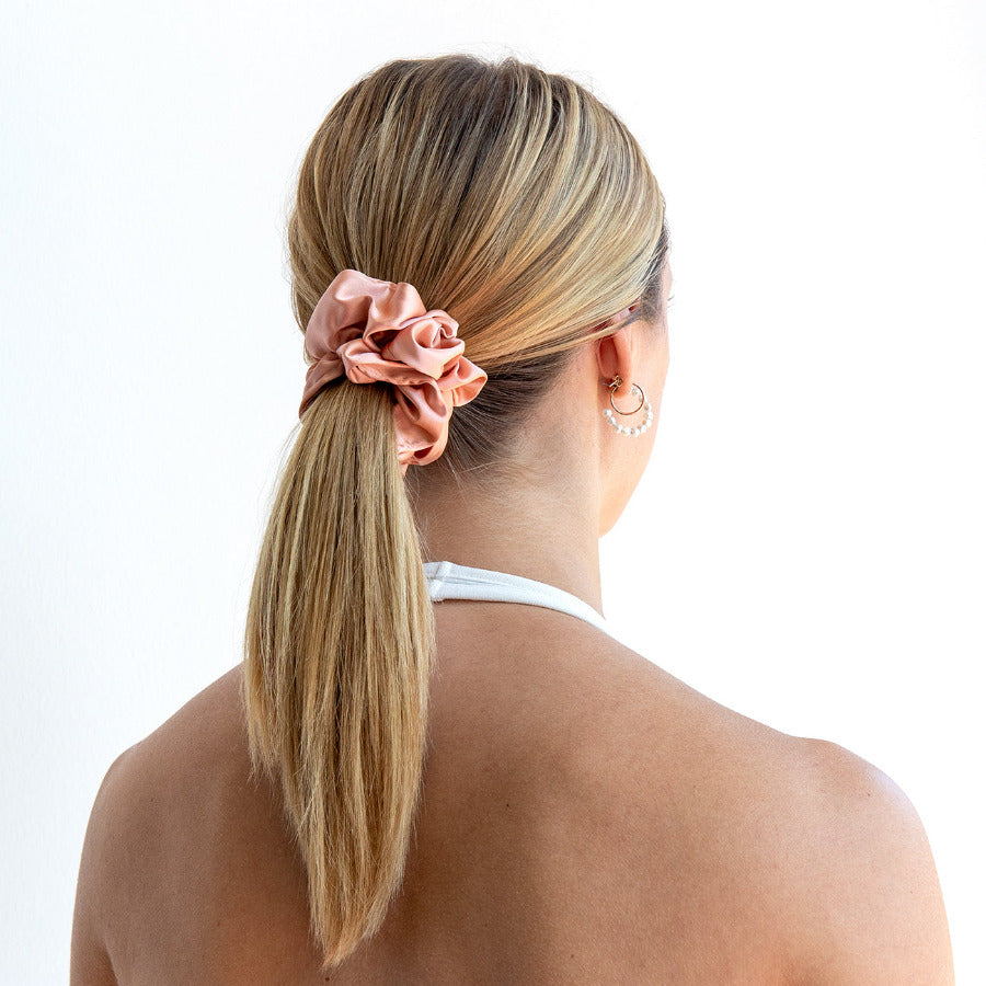 Matica Cosmetics Scrunchie Peach Haargummi im Haar Hamburg