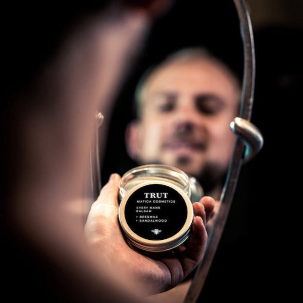 Matica Cosmetics Naturkosmetik aus Hamburg Jan Zubrod Hautpflege Männer Sandalwood