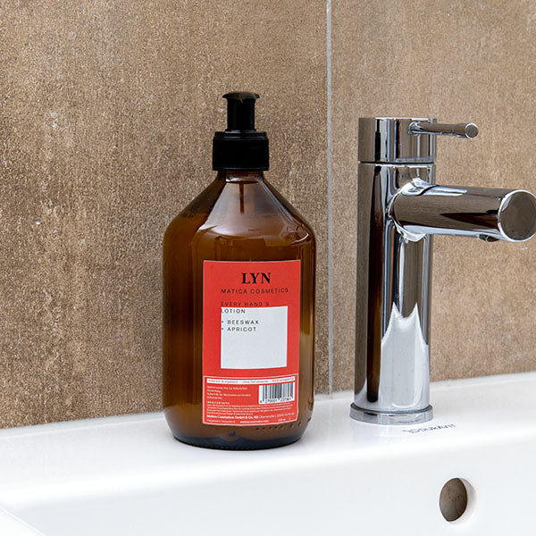 Matica Cosmetics Naturkosmetik aus Hamburg Handlotion Lyn Beewax Apricot