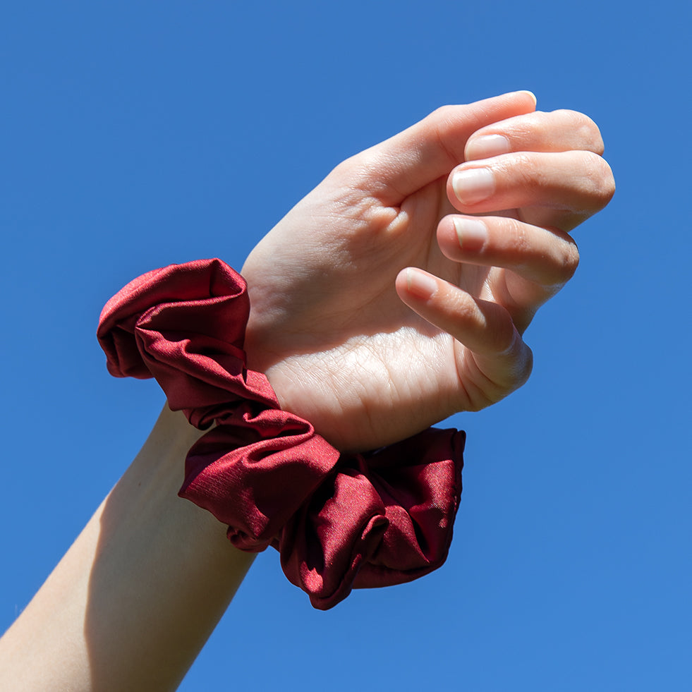 Scrunchie Matica Cosmetics Rot Seiden Haarband Hamburg Nachhaltik Langlebig fair